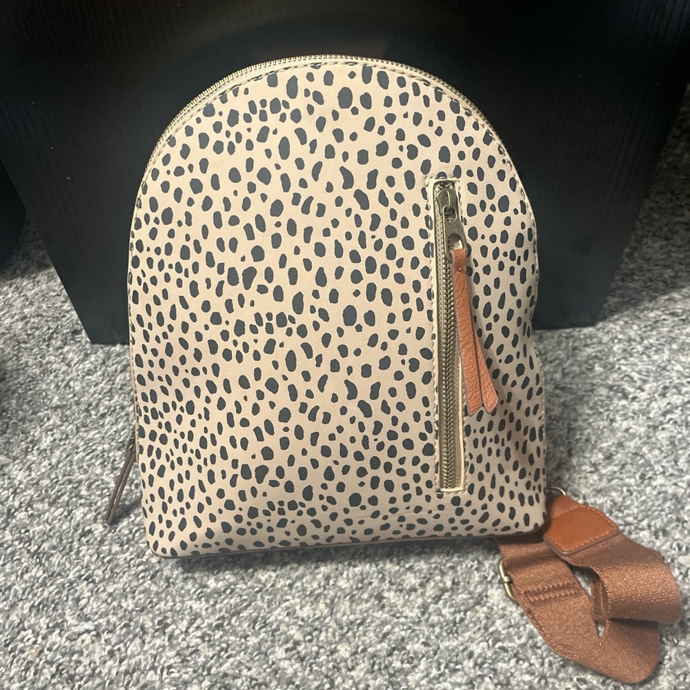 Universal Thread Spotted Tan and Brown Backpack